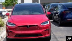 Foto Achiv: Machin Tesla Model X ane 2023 a nan Littleton, Kolorado, 18 Jyen 2023. 