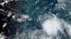 Imaj satelit NOAA Lendi 2 Oktob montre Tanpèt Twopikal Philippe (mitan a dwat) ki menase zile Bèrmud. 