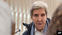 John Kerry, Anvwaye Espesyal Prezidan Etazini pou Chanjman Klimatik nan Davos, La Suis, kote Fowom Ekonomik Mondyal la ap dewoule, 16 Janvye, 2024. 