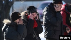 Галина Баева с сыном и мужем оплакивают погибшего сегодня отца