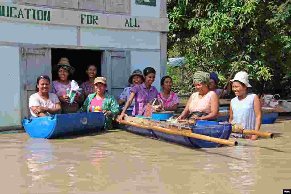 မကွေးတိုင်းဒေသကြီးရေဘေးသင့်ပြည်သူများ (ဓာတ်ပုံ - ကိုစည်သူ ဗွီအိုအေမြန်မာပိုင်းသတင်းထောက်)