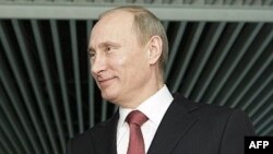 Путин посещает Беларусь, руководство которой вновь просит денег