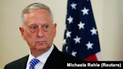 Министр обороны США Джеймс Мэтис выступает на пресс-конференции перед церемонией празднования 70-летия «плана Маршалла». Германия. 28 июня 2017 г.