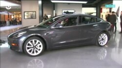 Tesla объявила о начале выпуска самой дешевой модели электромобиля