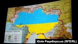 Цвета национального флага Украины, наложенные на карту 1871 г., обозначающую границы распространения диалектов украинского языка