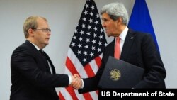 Госсекретарь США Джон Керри и министр иностранных дел Эстонии Урмас Паэт