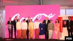 Coca-Cola စက်ရုံဖွင့်ပွဲ အခမ်းအနား - ၄ ဇွန် ၂၀၁၃ (ဓာတ်ပုံ - ဗွီအိုအေ-မြန်မာပိုင်း)