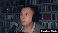 Андрей Смирнов в Нью-Йорке, на радиостанции «Народная волна». 2000 г. 