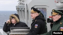 Президент Владимир Путин на учениях ВМС РФ в Черном море у побережья Крыма. 9 января 2020.