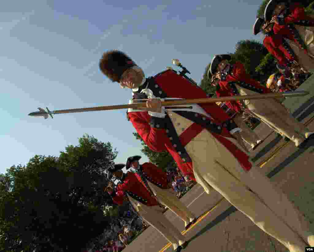 Egyptian army special forces soldiers stand guard near the Republican Guard headquarters, in Cairo. Thousands of protesters are holding rallies across Egypt to demand the reinstatement of ousted President Mohammed Morsi.