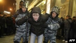 У Киевского вокзала города Москвы. 15 декабря 2010 года