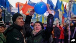 Сторонники Виктора Януковича собираются на митинг. Киев. Украина